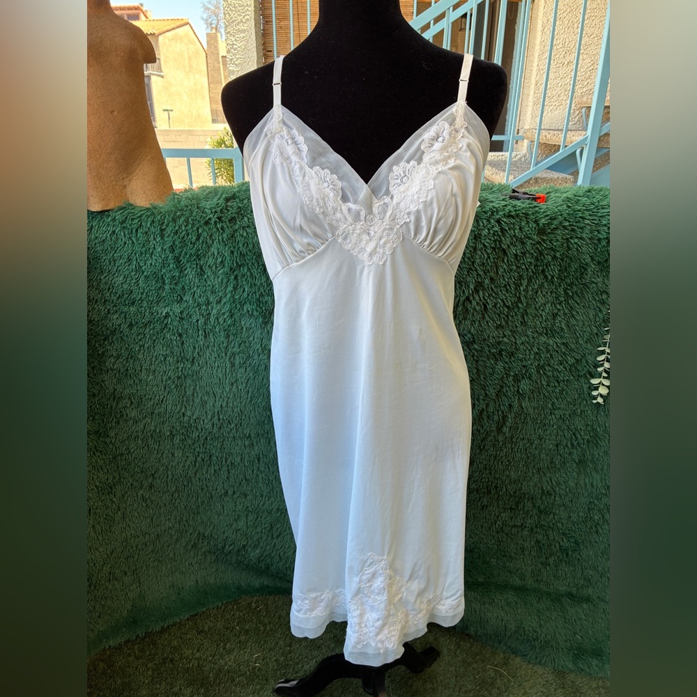 Vintage Van Raalte Large White Lace Trim Slip Size 38